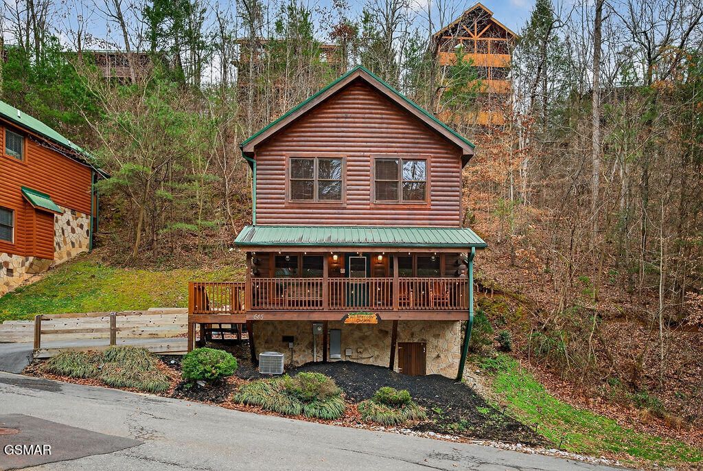 645 Chickasaw Gap Way, Pigeon Forge, TN 37863