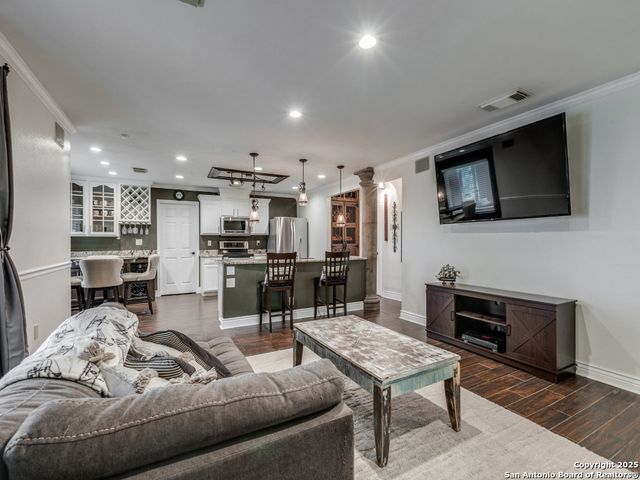 2047 Ellison, San Antonio, TX 78245