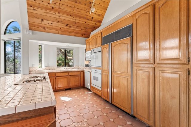 28245 Arbon Lane, Lake Arrowhead, CA 92352
