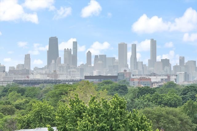 4513 N CLARK Street 207, Chicago, IL 60640