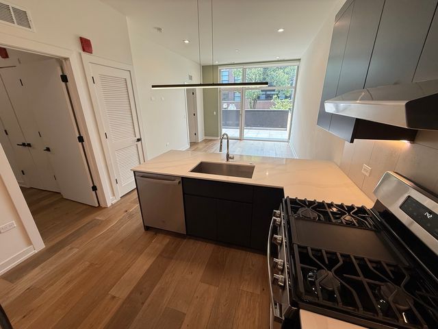 4513 N CLARK Street 207, Chicago, IL 60640