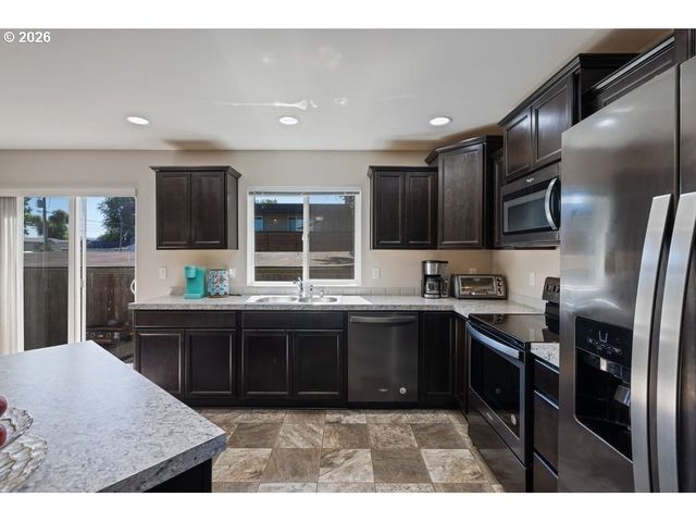 132 HALEY Dr, Longview, WA 98632