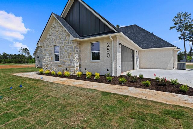 250 Cottonwood Circle, Longview, TX 75605
