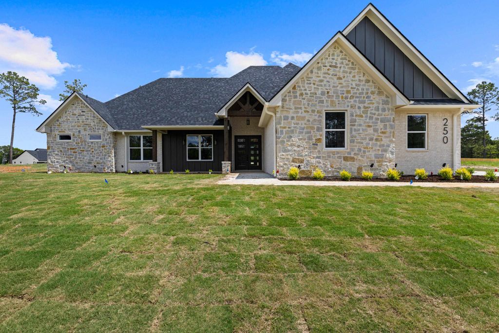 250 Cottonwood Circle, Longview, TX 75605