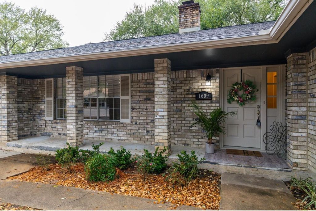 1609 Longhofer Street, Brenham, TX 77833