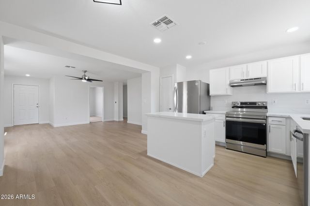 8425 E NAVARRO Circle, Mesa, AZ 85209