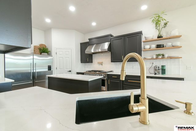 6900 Lacroix Drive, Lincoln, NE 68526