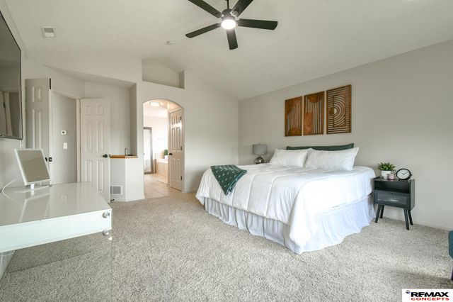 6900 Lacroix Drive, Lincoln, NE 68526