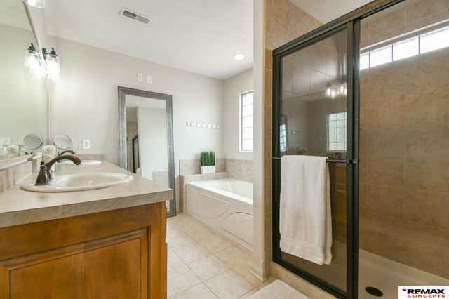 6900 Lacroix Drive, Lincoln, NE 68526