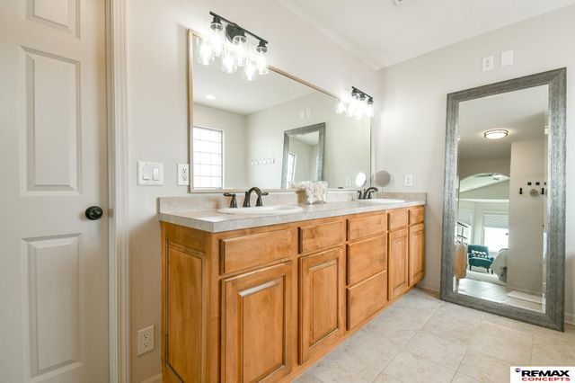 6900 Lacroix Drive, Lincoln, NE 68526
