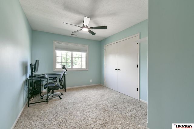 6900 Lacroix Drive, Lincoln, NE 68526