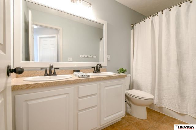 6900 Lacroix Drive, Lincoln, NE 68526