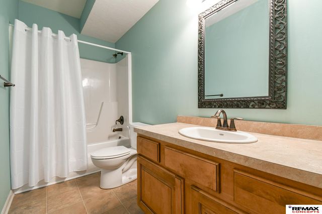 6900 Lacroix Drive, Lincoln, NE 68526