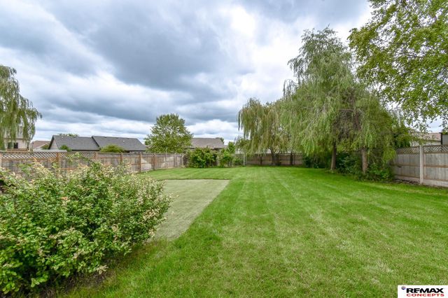 6900 Lacroix Drive, Lincoln, NE 68526