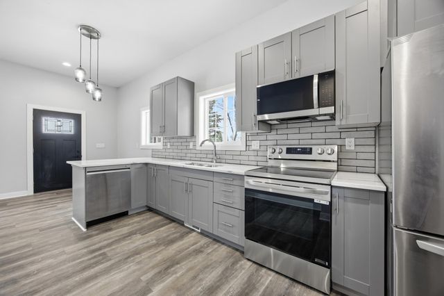 429 18th Street S, Moorhead, MN 56560