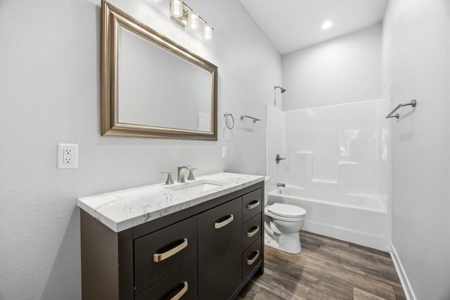 429 18th Street S, Moorhead, MN 56560