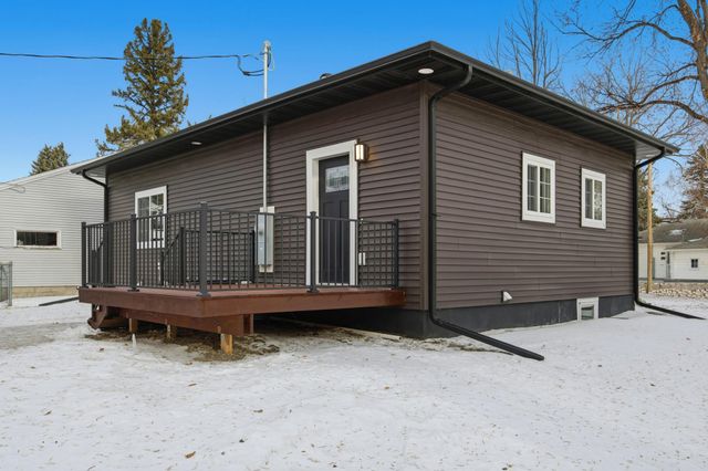 429 18th Street S, Moorhead, MN 56560