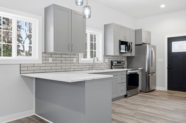 429 18th Street S, Moorhead, MN 56560