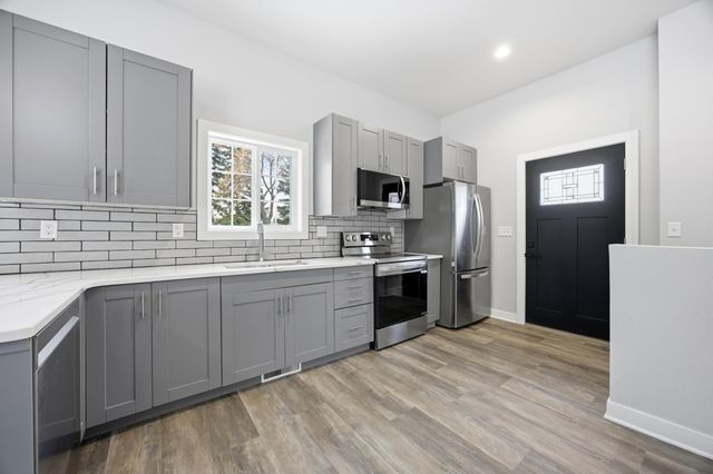 429 18th Street S, Moorhead, MN 56560