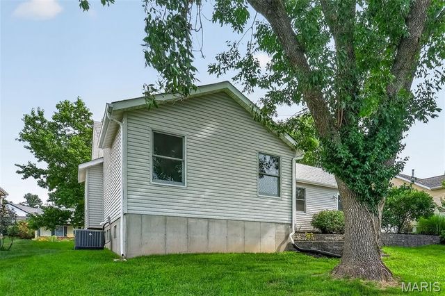 11764 Clarksdale Drive, Maryland Heights, MO 63043