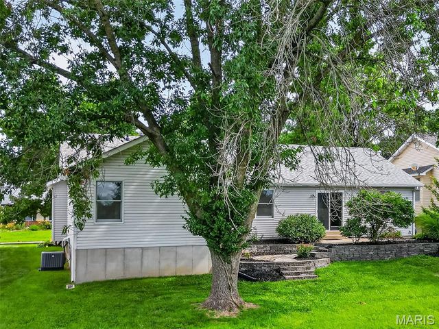 11764 Clarksdale Drive, Maryland Heights, MO 63043