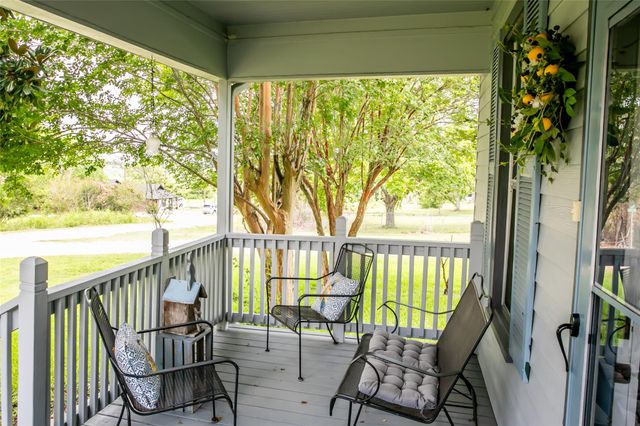 401 N Colorado ST, Burton, TX 77835