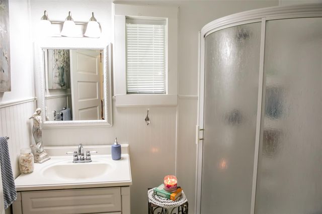 401 N Colorado ST, Burton, TX 77835