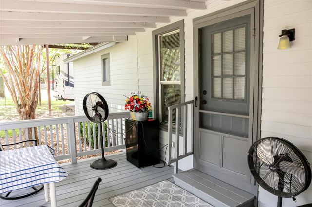 401 N Colorado ST, Burton, TX 77835