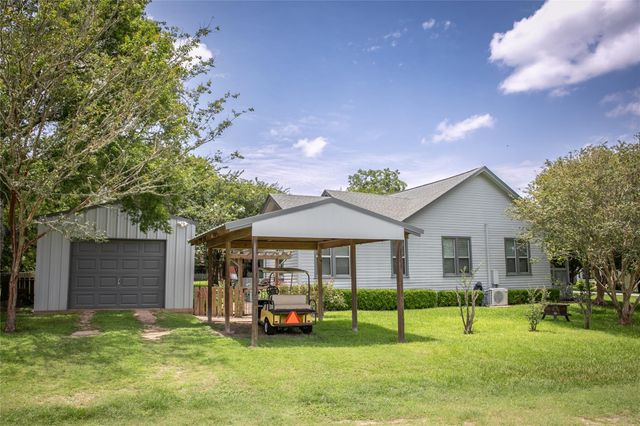 401 N Colorado ST, Burton, TX 77835
