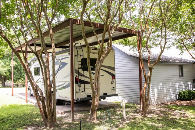 401 N Colorado ST, Burton, TX 77835