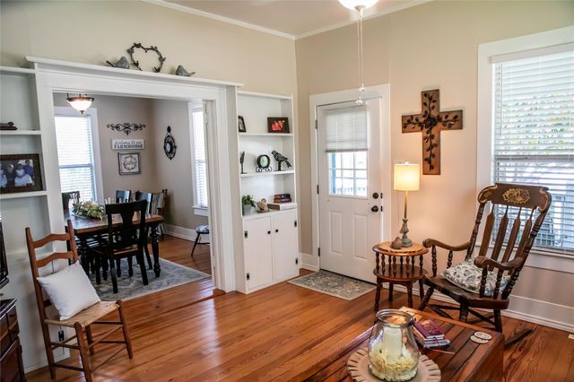 401 N Colorado ST, Burton, TX 77835