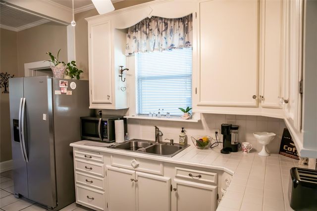 401 N Colorado ST, Burton, TX 77835