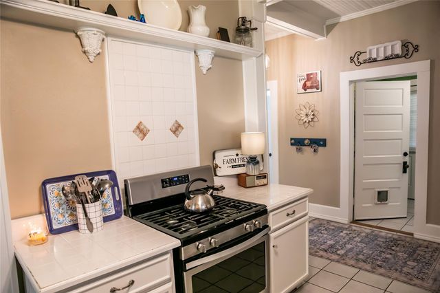 401 N Colorado ST, Burton, TX 77835