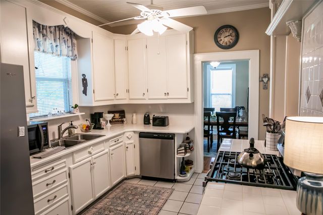 401 N Colorado ST, Burton, TX 77835