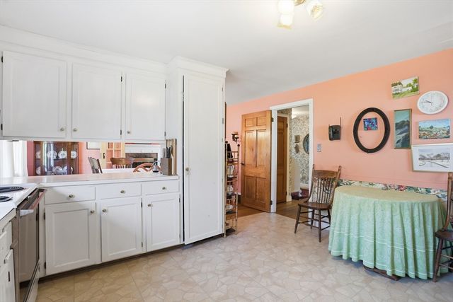 3 Linden St, Chelmsford, MA 01824