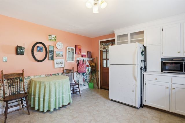 3 Linden St, Chelmsford, MA 01824