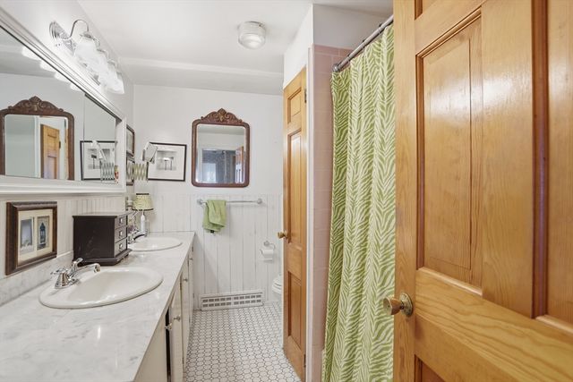 3 Linden St, Chelmsford, MA 01824