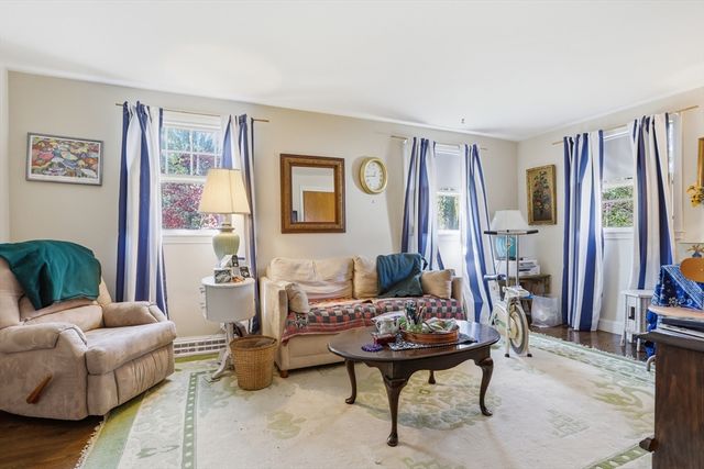 3 Linden St, Chelmsford, MA 01824