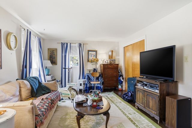 3 Linden St, Chelmsford, MA 01824