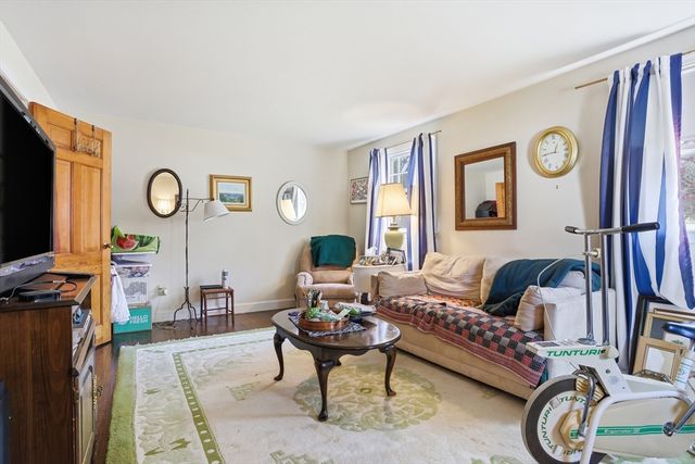 3 Linden St, Chelmsford, MA 01824