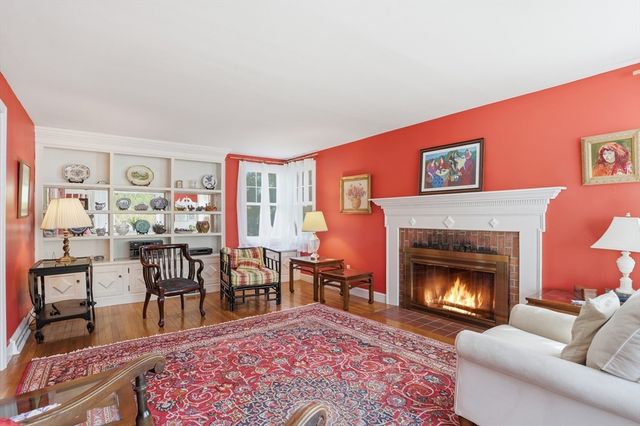 3 Linden St, Chelmsford, MA 01824