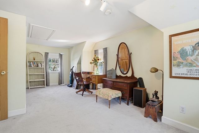 3 Linden St, Chelmsford, MA 01824
