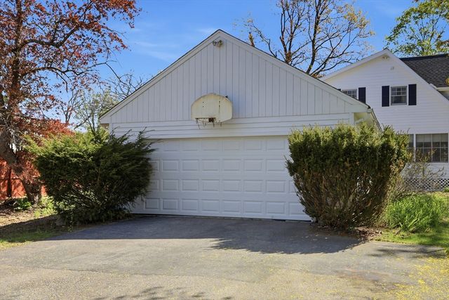 3 Linden St, Chelmsford, MA 01824