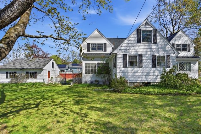 3 Linden St, Chelmsford, MA 01824
