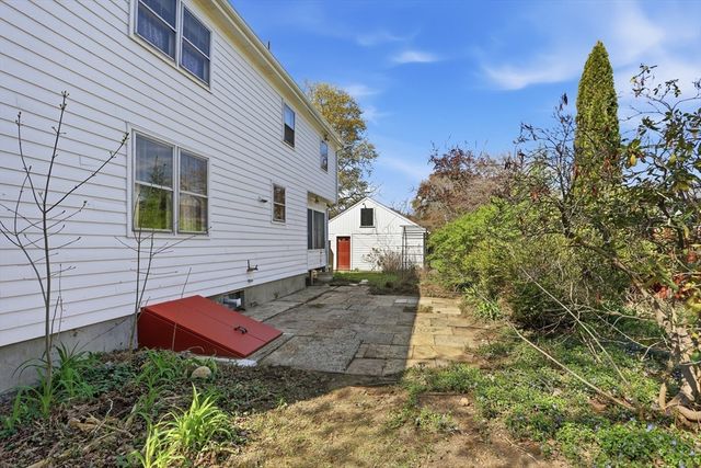 3 Linden St, Chelmsford, MA 01824