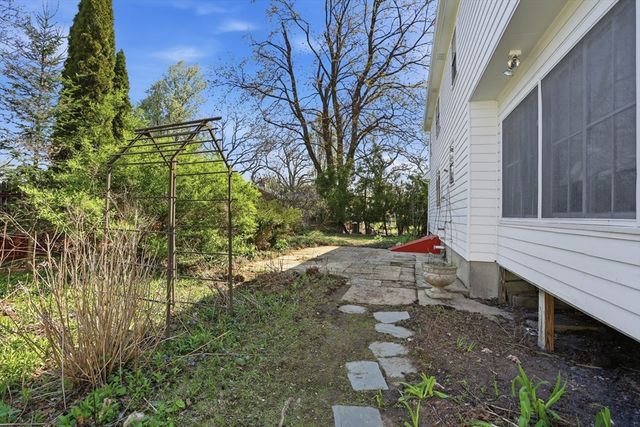 3 Linden St, Chelmsford, MA 01824