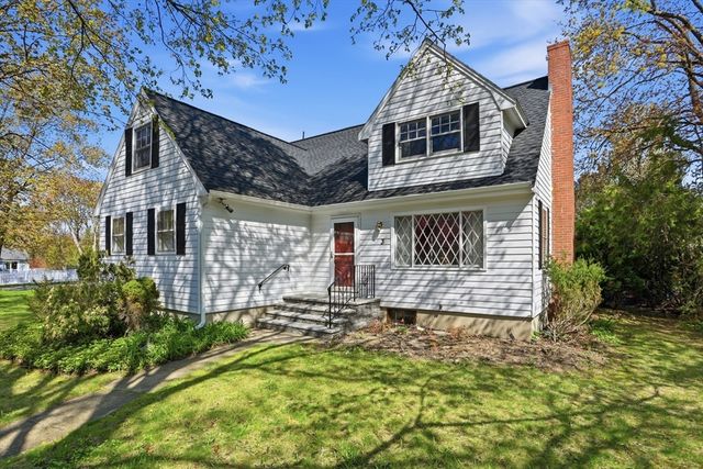 3 Linden St, Chelmsford, MA 01824