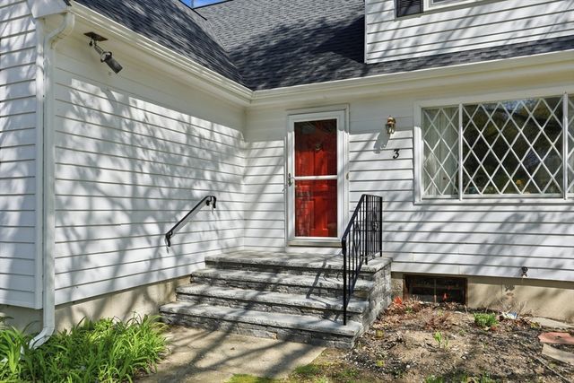 3 Linden St, Chelmsford, MA 01824