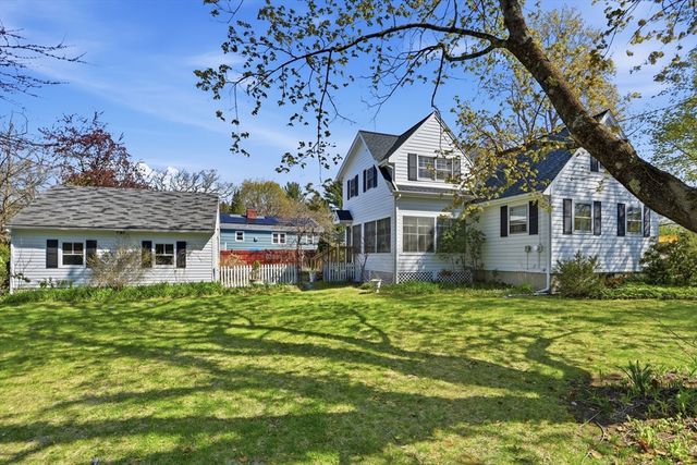 3 Linden St, Chelmsford, MA 01824