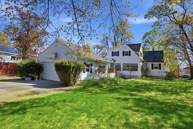 3 Linden St, Chelmsford, MA 01824